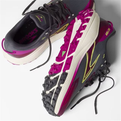 Trail running shoes for women Brooks Divide 6 Fuchsia